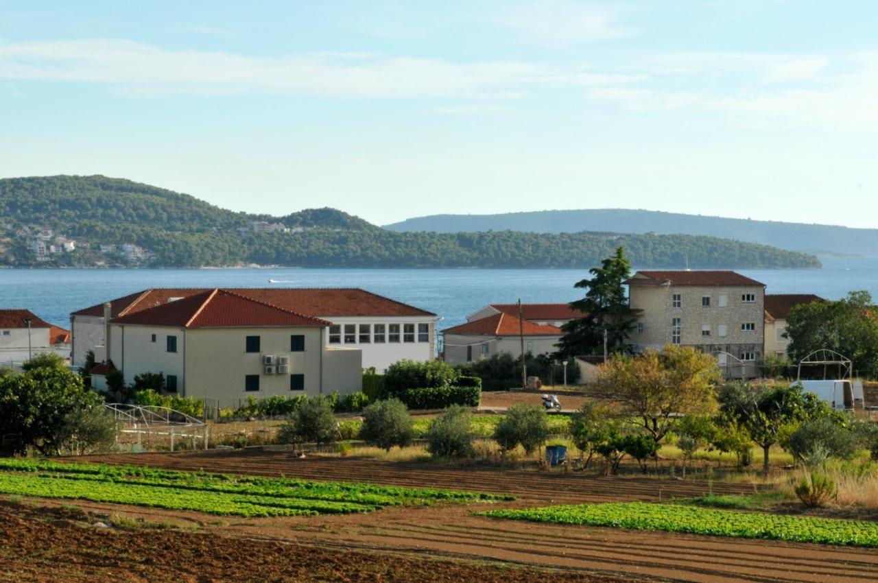 Roso Apartment With Sea View Trogir Exterior photo